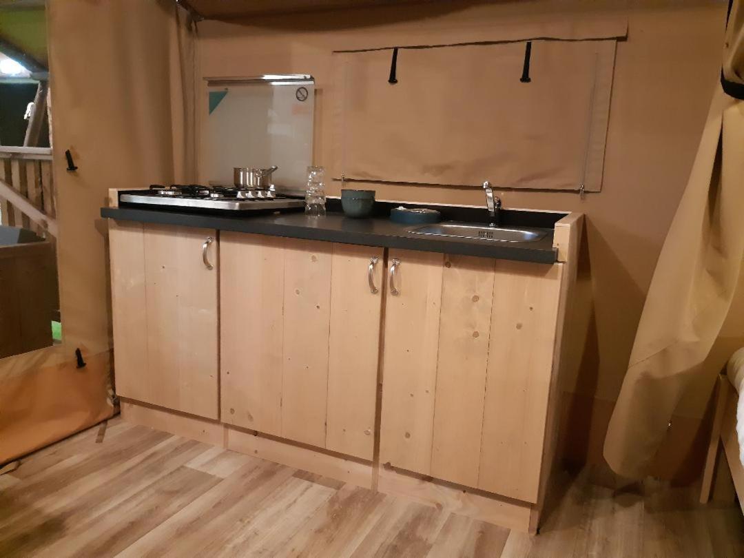 Tente Familiale Au Camping Hautoreille Bannes  Buitenkant foto